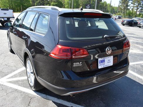 Used 2017 Volkswagen Golf Alltrack S image 8
