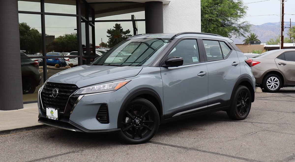Used 2023 Nissan Kicks SR FWD image 2
