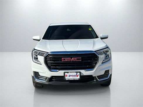 Used 2024 GMC Terrain SLE image 2