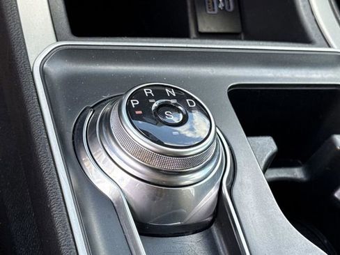 Used 2021 Ford Edge SE image 36