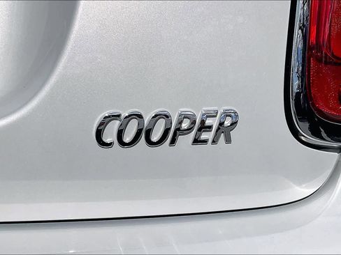 Used 2022 MINI Cooper 4-Door Hardtop image 32