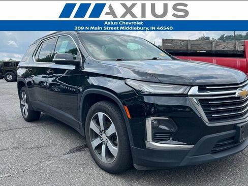 Used 2023 Chevrolet Traverse LT w/ LT Premium Package AWD/4WD image 1