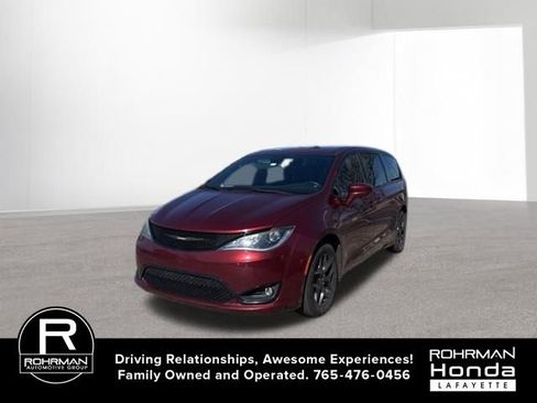 Used 2018 Chrysler Pacifica Touring Plus w/ S Appearance Package image 1