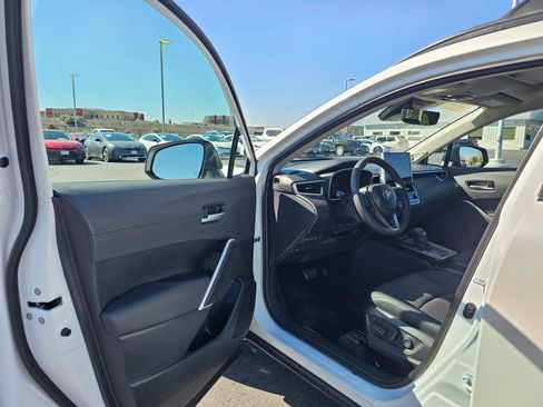 Used 2026 Toyota Corolla Cross XLE w/ Convenience Package image 18