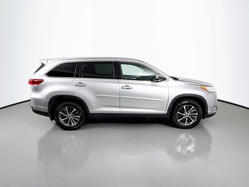Used 2019 Toyota Highlander XLE w/ Protection Package #3 AWD/4WD image 8