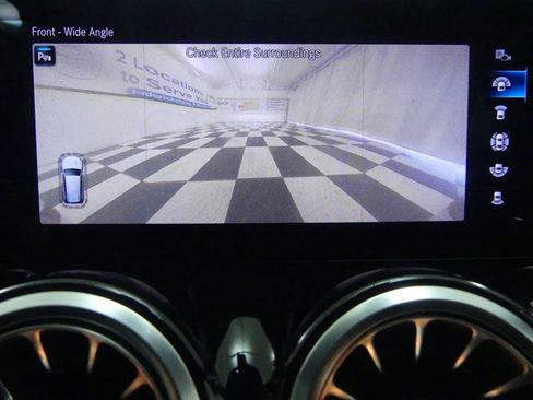 Used 2020 Mercedes-Benz GLB 250 4MATIC w/ Premium Package image 9