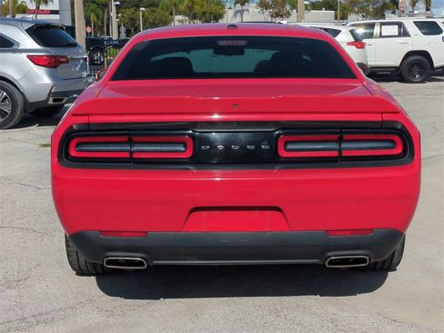 Used 2021 Dodge Challenger SXT image 5
