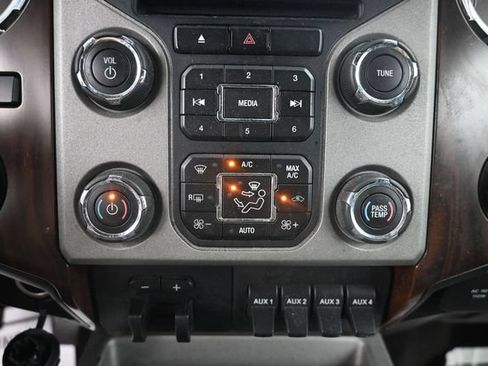 Used 2015 Ford F250 Lariat w/ Lariat Interior Package AWD/4WD image 26