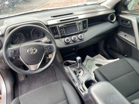 Used 2018 Toyota RAV4 LE FWD image 14