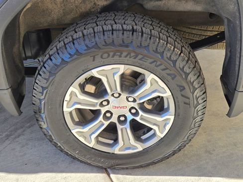 Used 2025 GMC Sierra 1500 SLT image 10