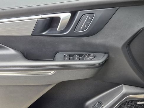 Used 2025 Buick Enclave Preferred FWD image 23