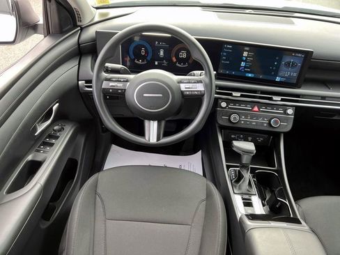 Certified 2025 Hyundai Tucson SE image 11