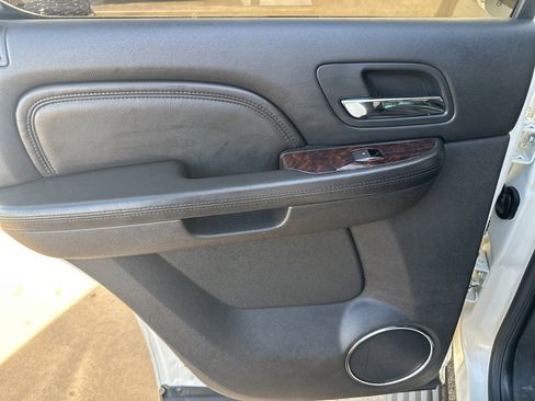 Used 2011 GMC Yukon Denali image 22