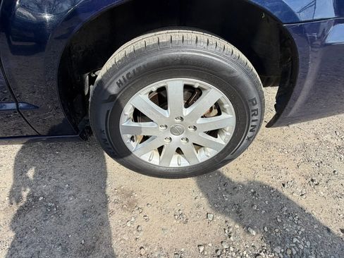 Used 2015 Chrysler Town & Country Touring image 9