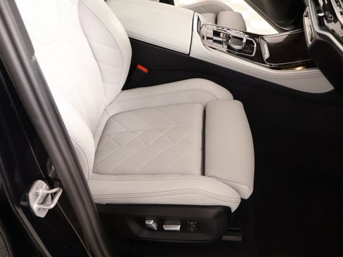 Used 2025 BMW X5 xDrive40i w/ Premium Package image 14