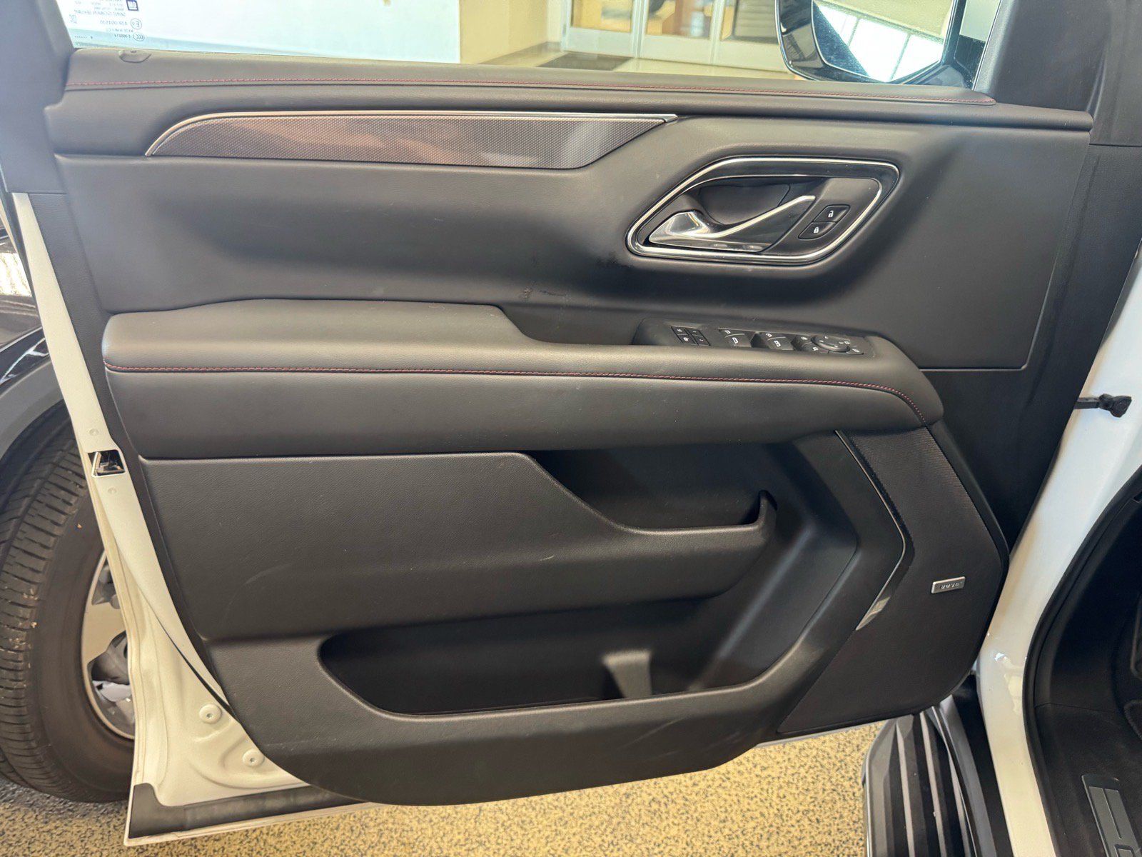 Used 2024 Chevrolet Tahoe RST w/ Luxury Package AWD/4WD image 17