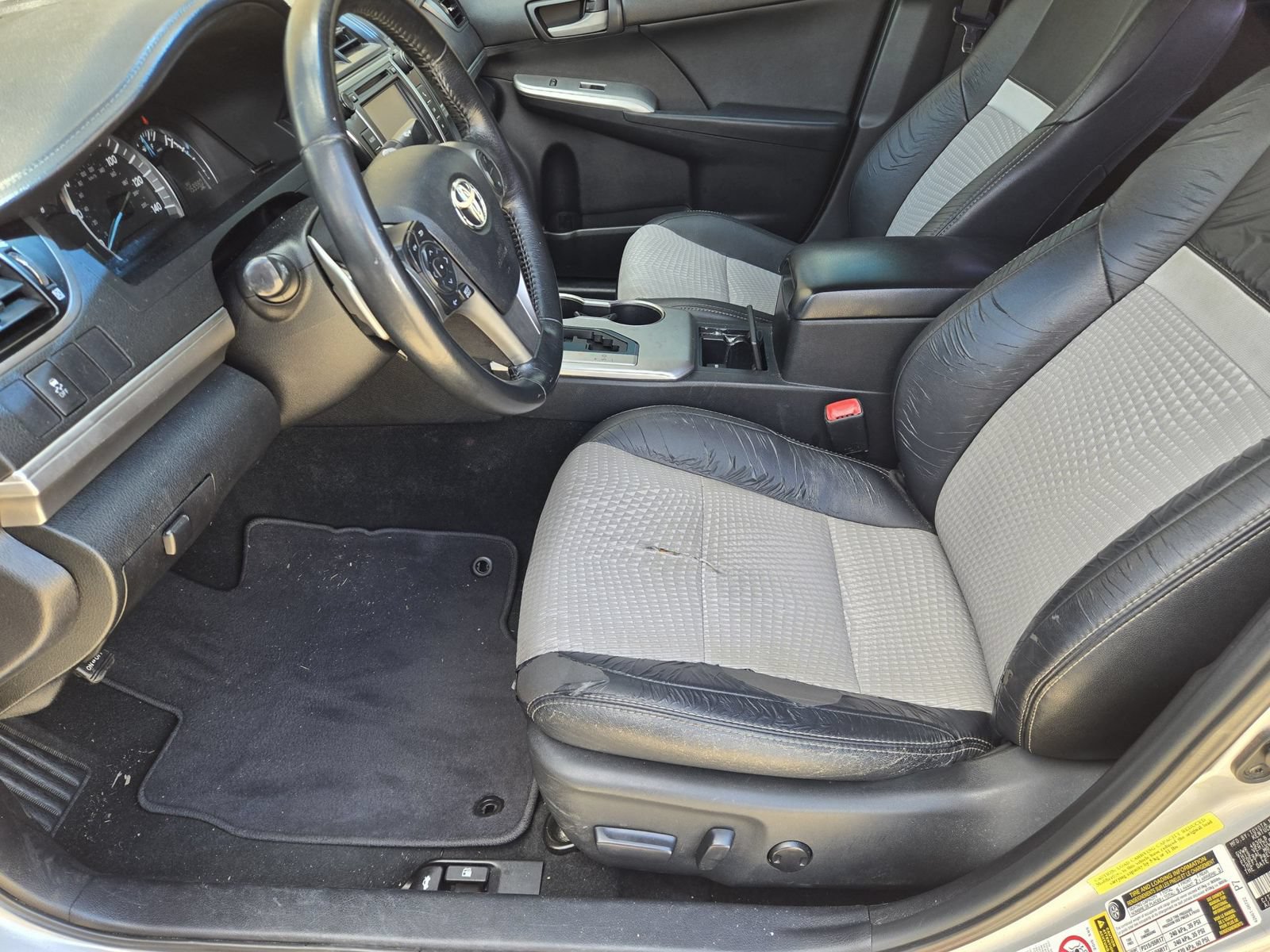 Used 2014 Toyota Camry SE FWD image 13