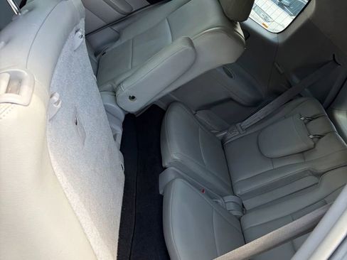 Used 2012 Toyota Highlander FWD w/ Tech Pkg image 11