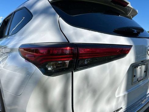 Used 2023 Toyota Highlander XSE FWD image 37