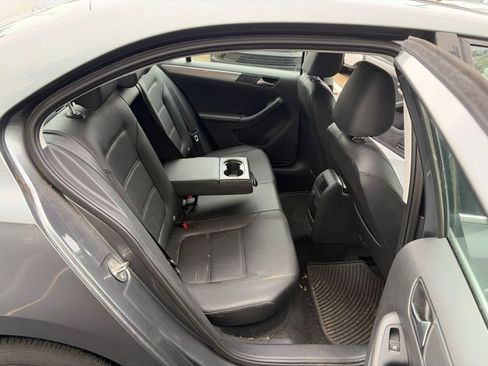 Used 2017 Volkswagen Jetta SE FWD image 25