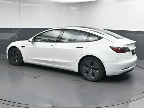 Used 2023 Tesla Model 3 Standard Range image 6