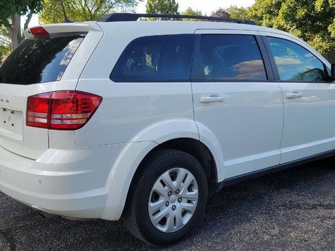 Used 2020 Dodge Journey SE w/ SE Popular Equipment Group image 3