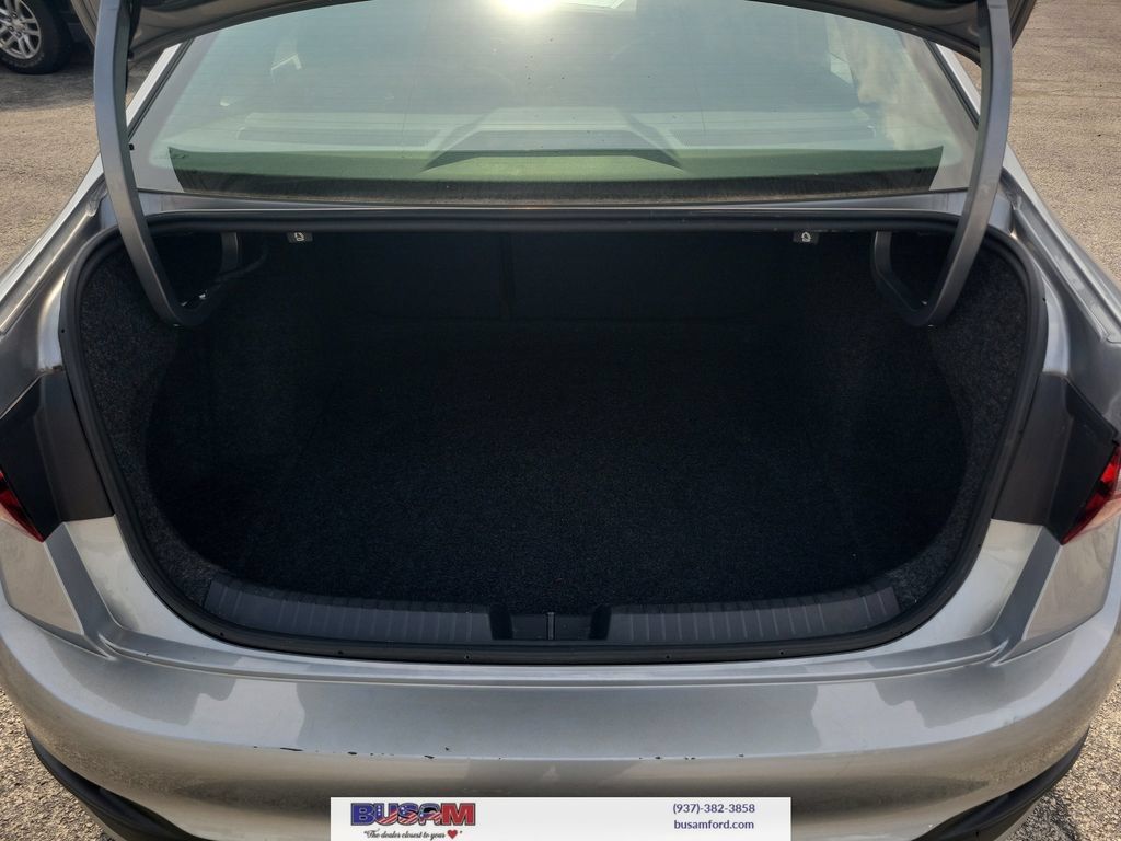 Used 2024 Volkswagen Jetta SE FWD image 6