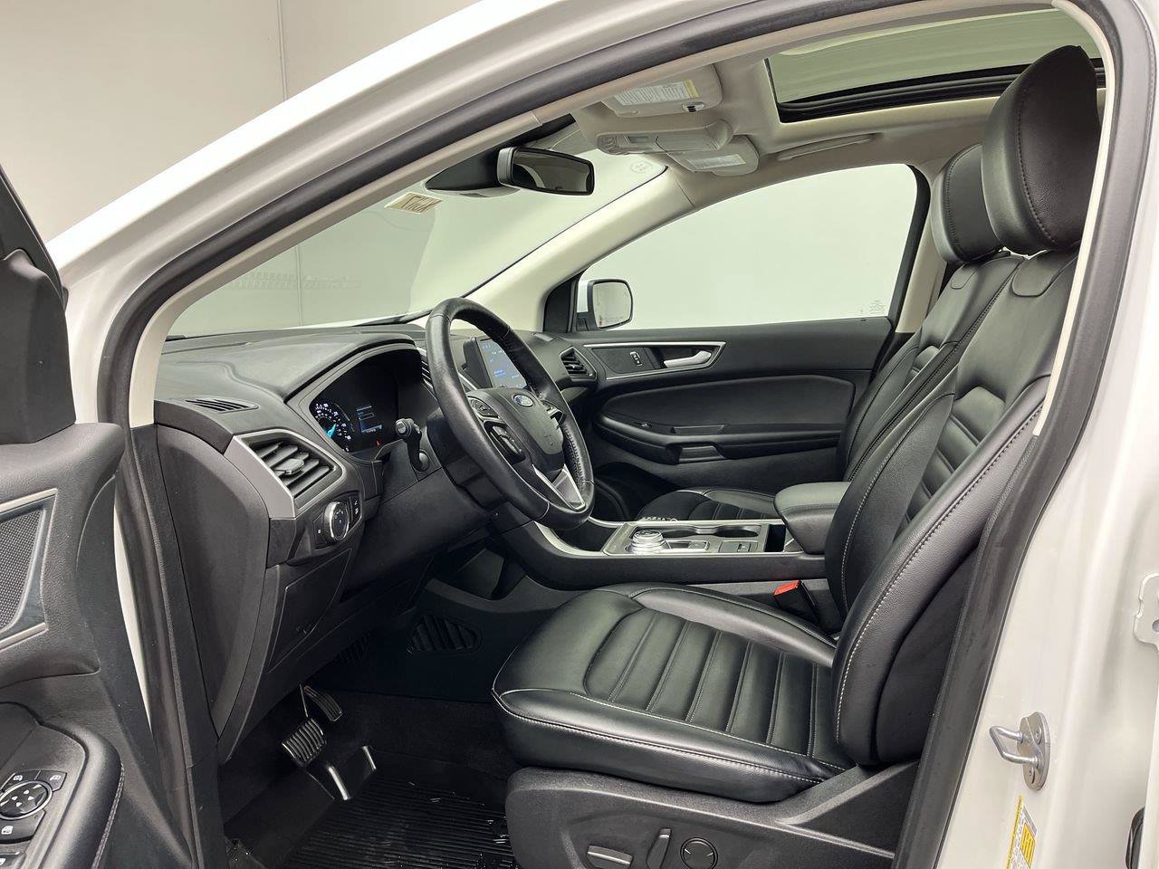 Certified 2024 Ford Edge SEL w/ Convenience Package AWD/4WD image 3