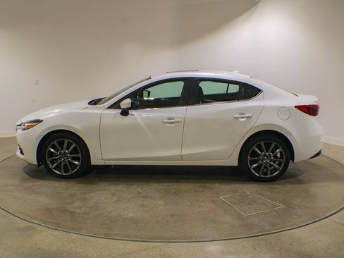 Used 2018 MAZDA MAZDA3 Grand Touring FWD image 2