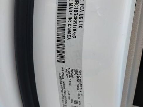 Used 2024 Chrysler Pacifica Touring-L image 31