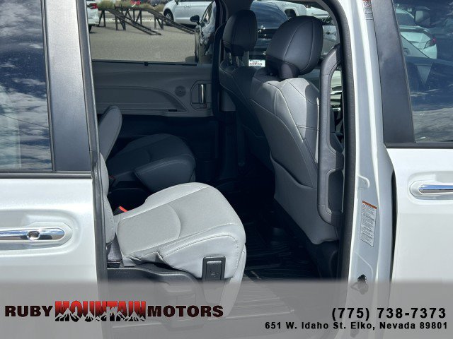 Used 2022 Toyota Sienna Limited AWD/4WD image 23