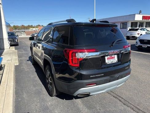 Used 2023 GMC Acadia SLE w/ Driver Convenience Package image 3