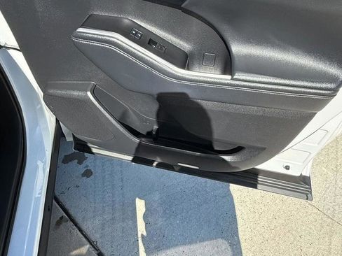 Used 2022 Toyota Highlander XLE image 18