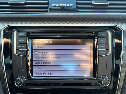 Used 2018 Volkswagen Passat 2.0T SE image 18