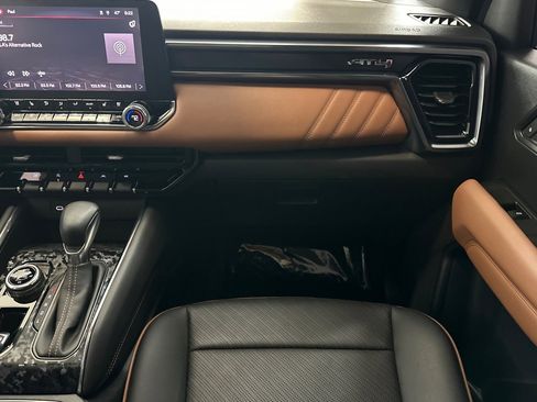 Used 2023 GMC Canyon AT4 w/ AT4 Premium Package image 28