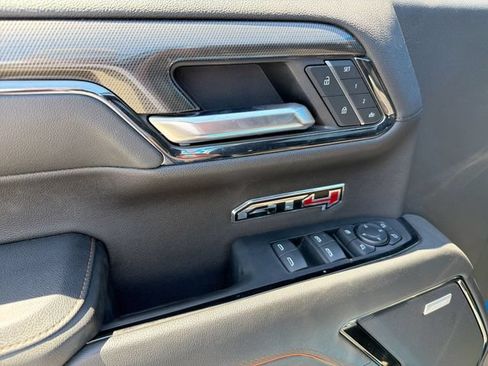 Used 2024 GMC Sierra 1500 AT4 w/ Technology Package AWD/4WD image 17