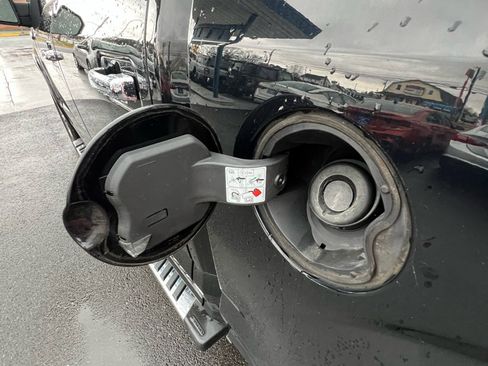 Used 2018 Ford F150 Lariat w/ Equipment Group 502A Luxury image 7