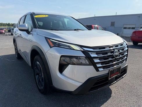 Used 2024 Nissan Rogue SV FWD image 39