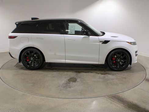 New 2025 Land Rover Range Rover Sport Dynamic SE image 6