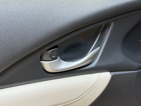 Used 2019 Honda Insight Touring image 21