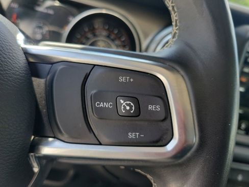 Used 2018 Jeep Wrangler Unlimited Sahara AWD/4WD image 20