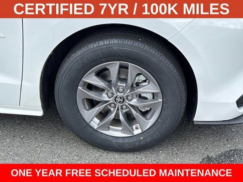 Used 2024 Toyota Sienna LE AWD/4WD image 7
