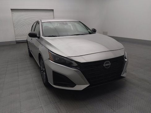 Used 2024 Nissan Altima 2.5 SV image 14