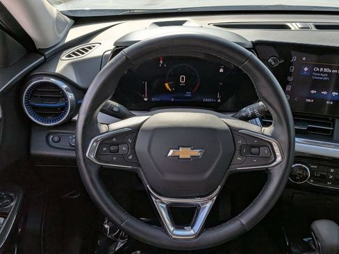 Used 2025 Chevrolet Trax LT w/ LT Convenience Package FWD image 22