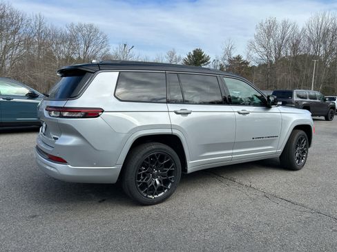 New 2026 Jeep Grand Cherokee L Summit image 4