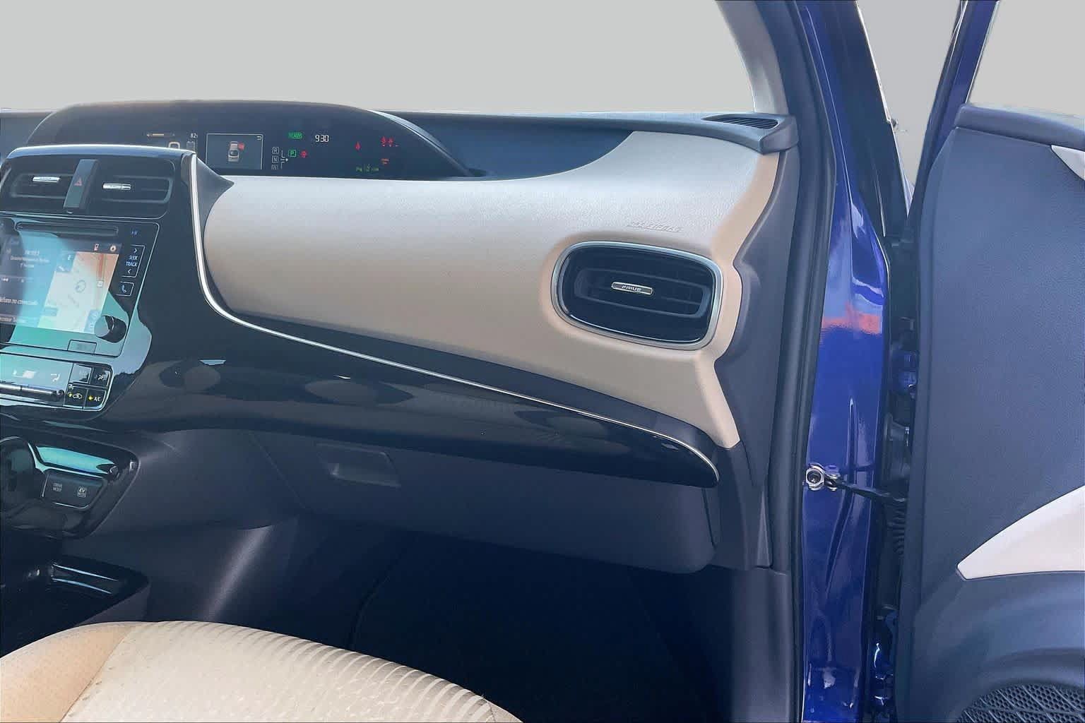 Used 2018 Toyota Prius Three FWD image 19