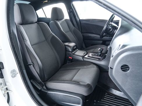 Used 2017 Dodge Charger R/T w/ Blacktop Package image 39