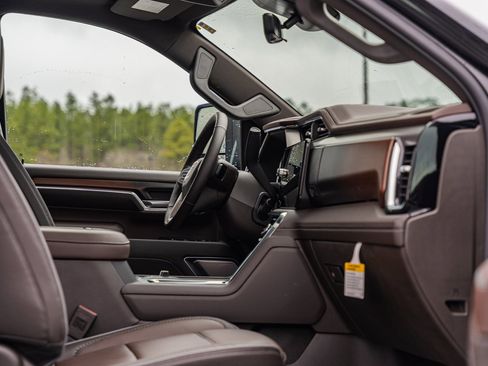 Used 2025 GMC Sierra 3500 Denali w/ Denali Reserve Package image 26