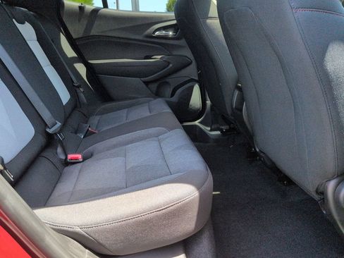 Certified 2024 Chevrolet Trax RS w/ Sunroof Package FWD image 22