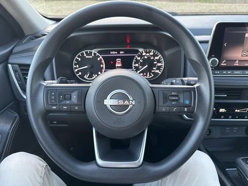 Used 2024 Nissan Rogue SV image 19